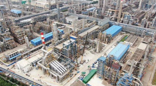 国内单系列最大的加氢裂化装置投料试车成功
