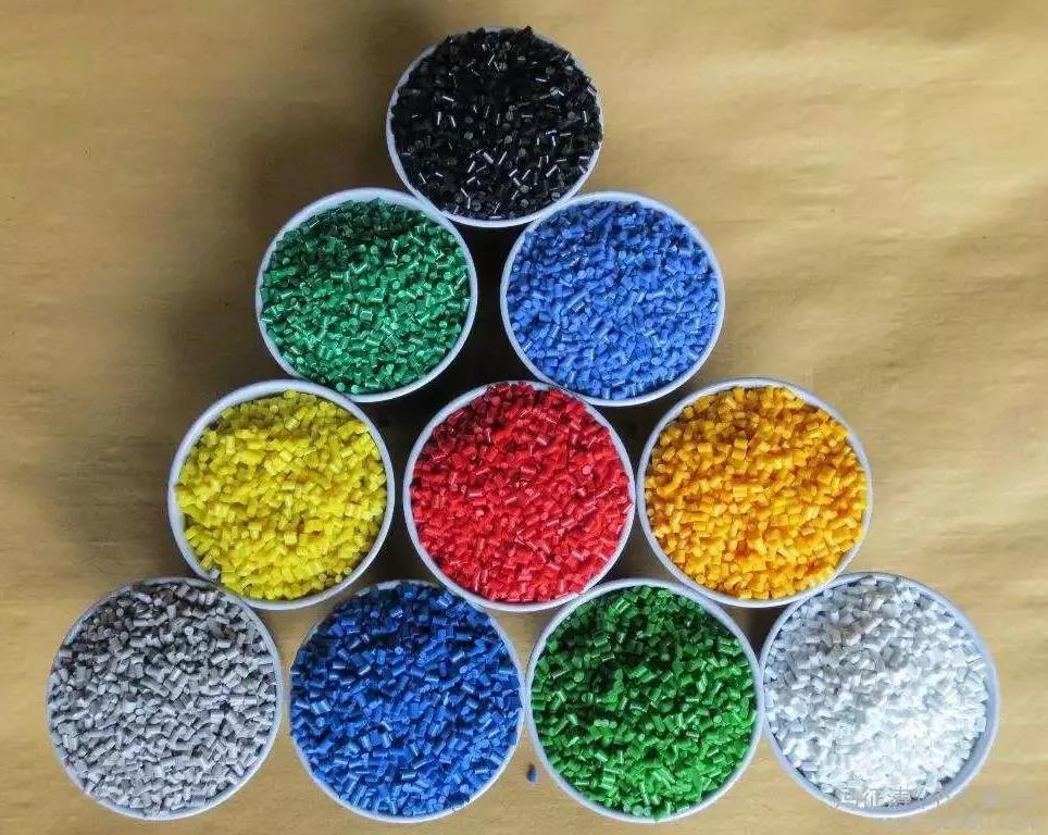 “战塑”不断的背后：为半世纪的疯狂消费买单