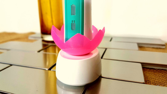 电动牙刷也需求清算消毒 试试这个塑料底座